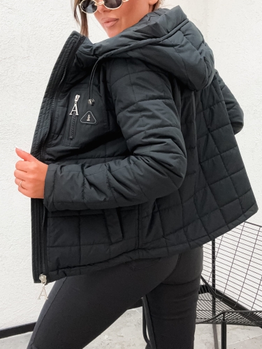 Wiosenna pikowana czarna damska kurtka tył