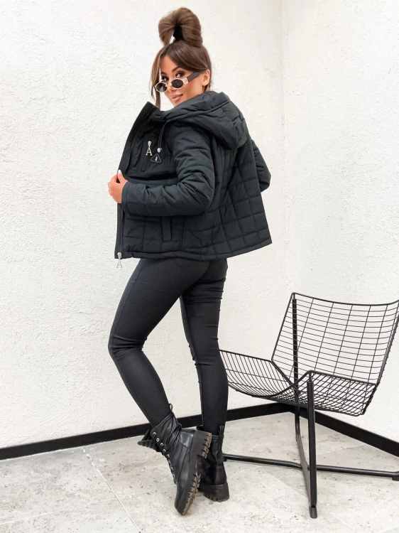 Wiosenna pikowana czarna damska kurtka tył