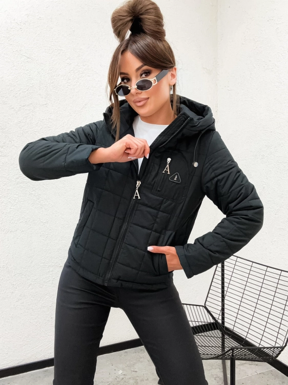 Wiosenna pikowana kurtka damska w kolorze czarnym