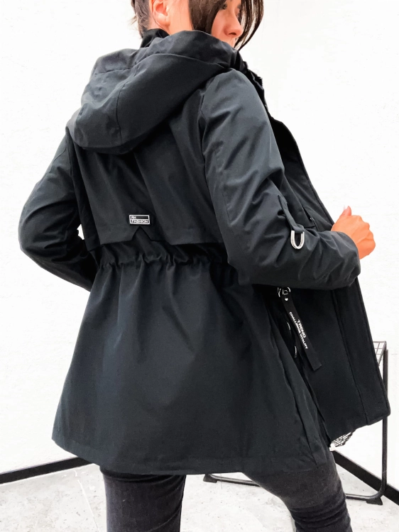 Długa czarna kurtka damska przejściowa tył krój typu parka