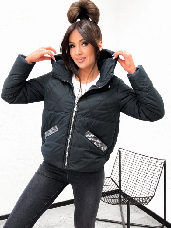 Czarna kurtka damska wiosenna pikowana marka Happy House widok przód