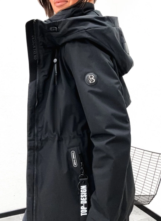 Kurtka wiosenna damska czarna z kapturem tył