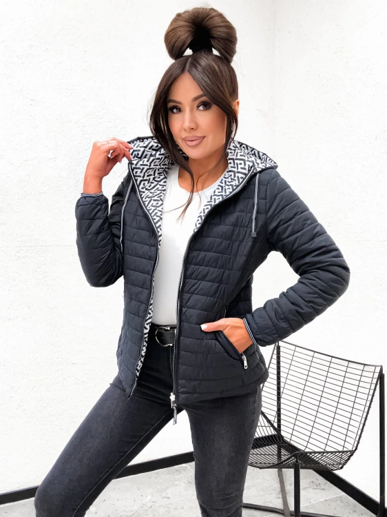 Lekka kurtka damska dwustronna czarna pikowana i czarno-bialy wzor z kapturem