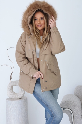 Kurtka zimowa damska w kolorze bezowym podszyta misiem