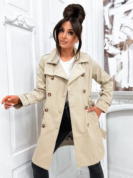 Jasnobeżowy płaszcz damski wiosenny trencz z paskiem – widok od przodu.