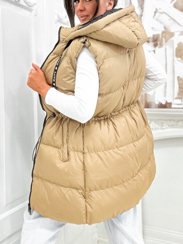 Beżowa pikowana kamizelka bezrekawnik wiosenny damski ujecie tylem
