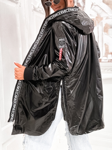 Wiosenna kurtka damska typu parka w kolorze czarnym ujecie tylem