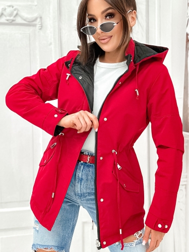 Dwustronna kurtka damska wiosenna typu parka, strona gładka w kolorze czerwonym z kapturem i regulacją w pasie.