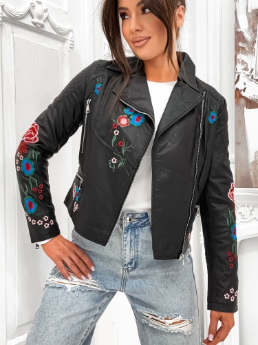 Czarna damska ramoneska z kolorowym haftem kwiatowym na ramionach i plecach.