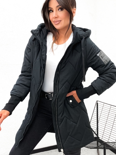 Czarna kurtka damska parka pikowana Happy House widok przod