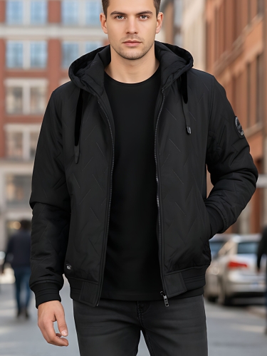 Kurtka meska wiosenna z kapturem kolor czarny pikowana zapinana na suwak