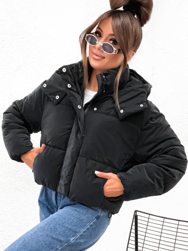 Jesienna pikowana przejsciowa kurtka damska w kolorze czarnym model oversize.